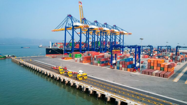 XUẤT NHẬP KHẨU VIỆT NAM TĂNG TRƯỞNG ẤN TƯỢNG TRONG 5 THÁNG ĐẦU NĂM 2026